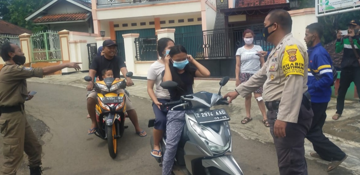 Gabungan TNI, Polri dan Satpol PP Kec. Situraja, Gelar Ops Yustisi Gakpin Prokes Covid-19